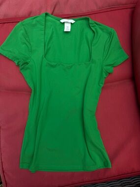 H&M Vibrant Green Short Sleeve Scoop Neck Tee